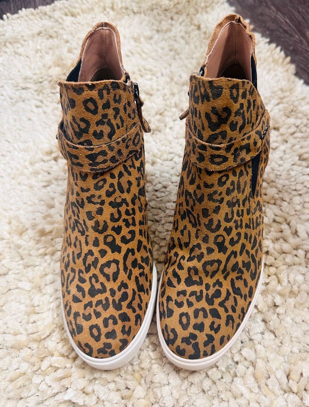 L. Paolo Women Mob Wife Leopard Print Wedges Heeled Side Zip Ankle Sneakers 8.5